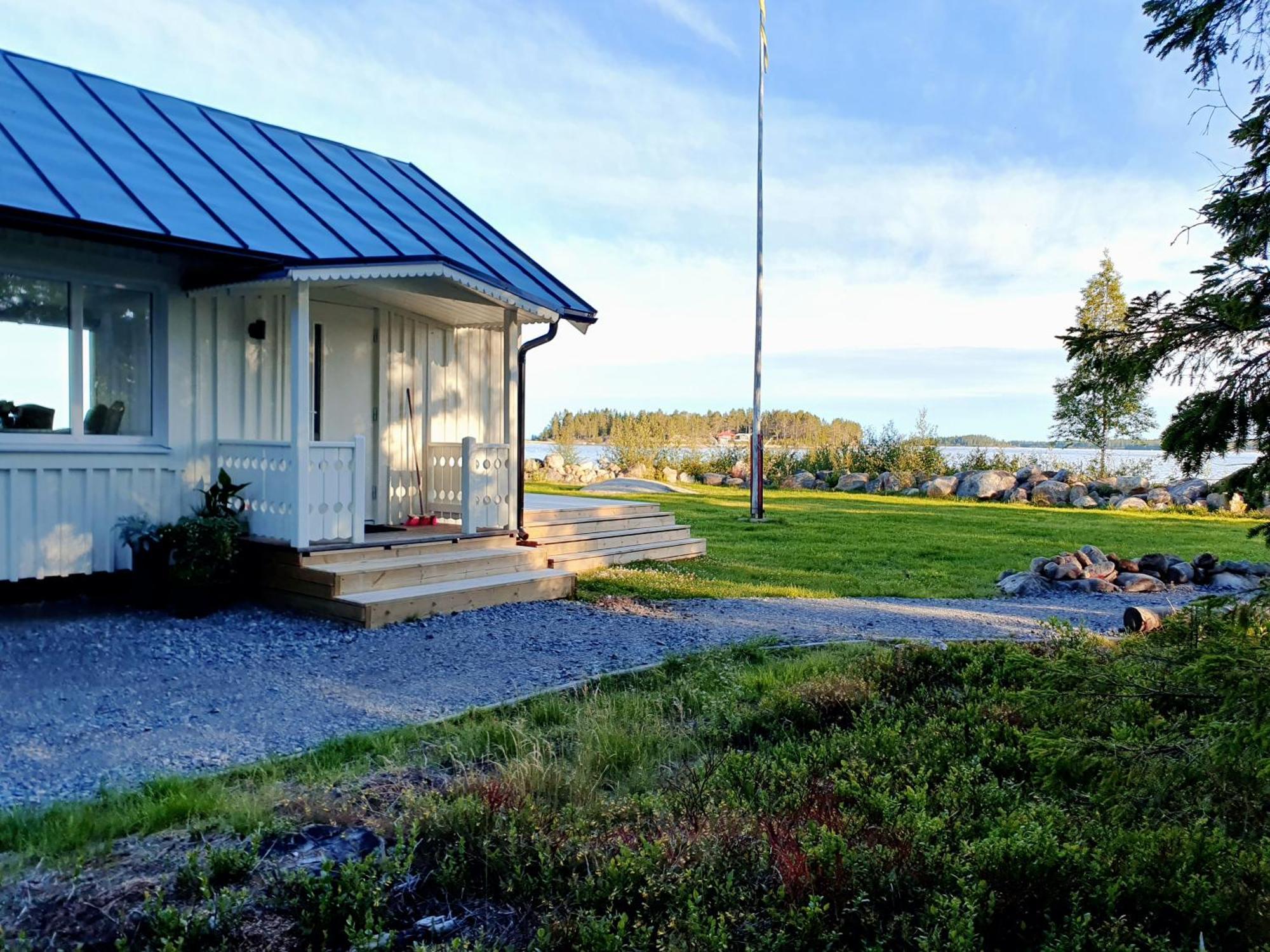 Stuga Med Havsutsikt Robertsfors Exterior foto